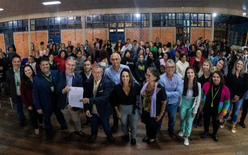 Assinatura do termo para criar a comissão foi realizada sexta-feira no Centro de Eventos