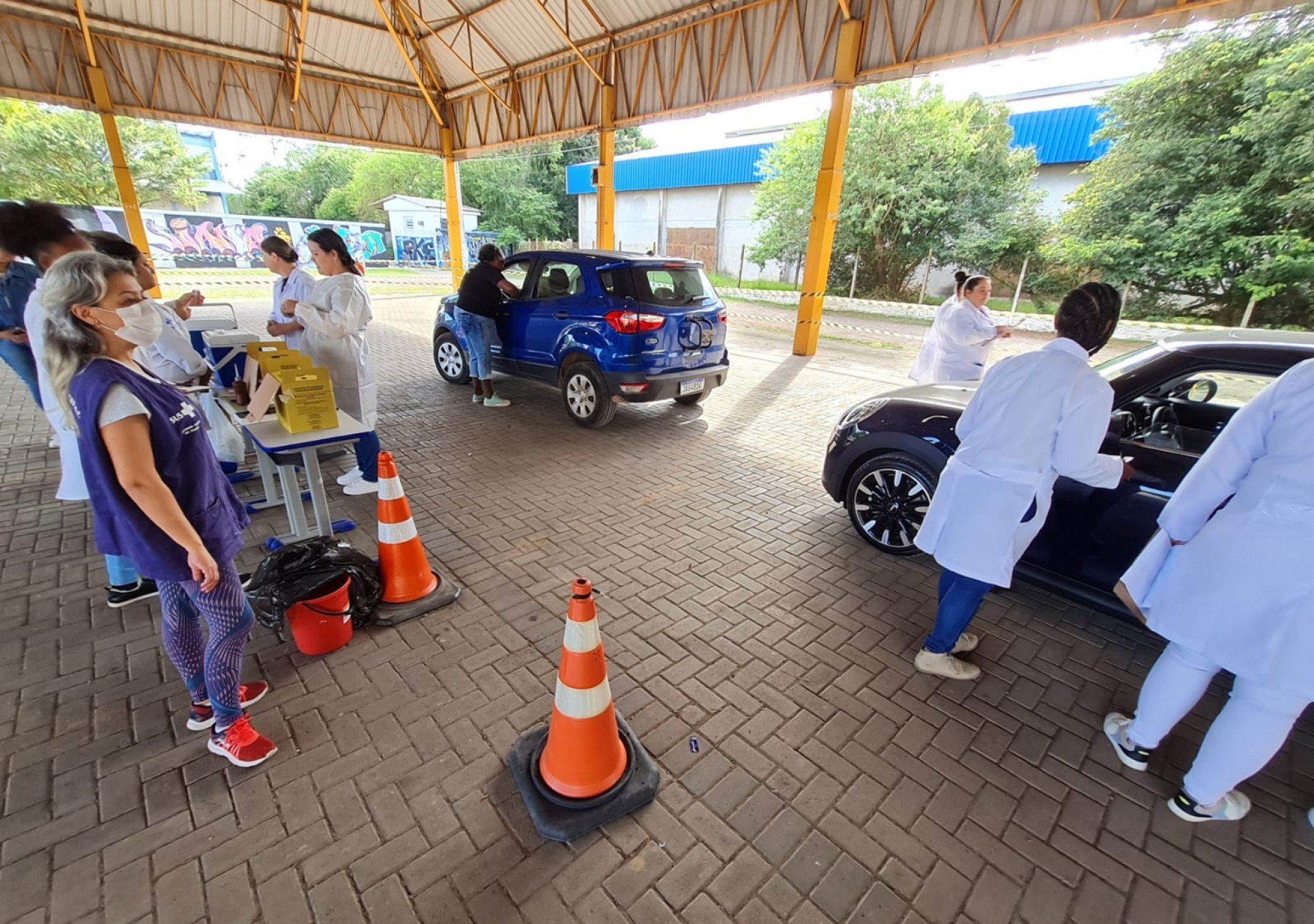 Drive-thru vacinou 270 pessoas contra a gripe em São Leopoldo