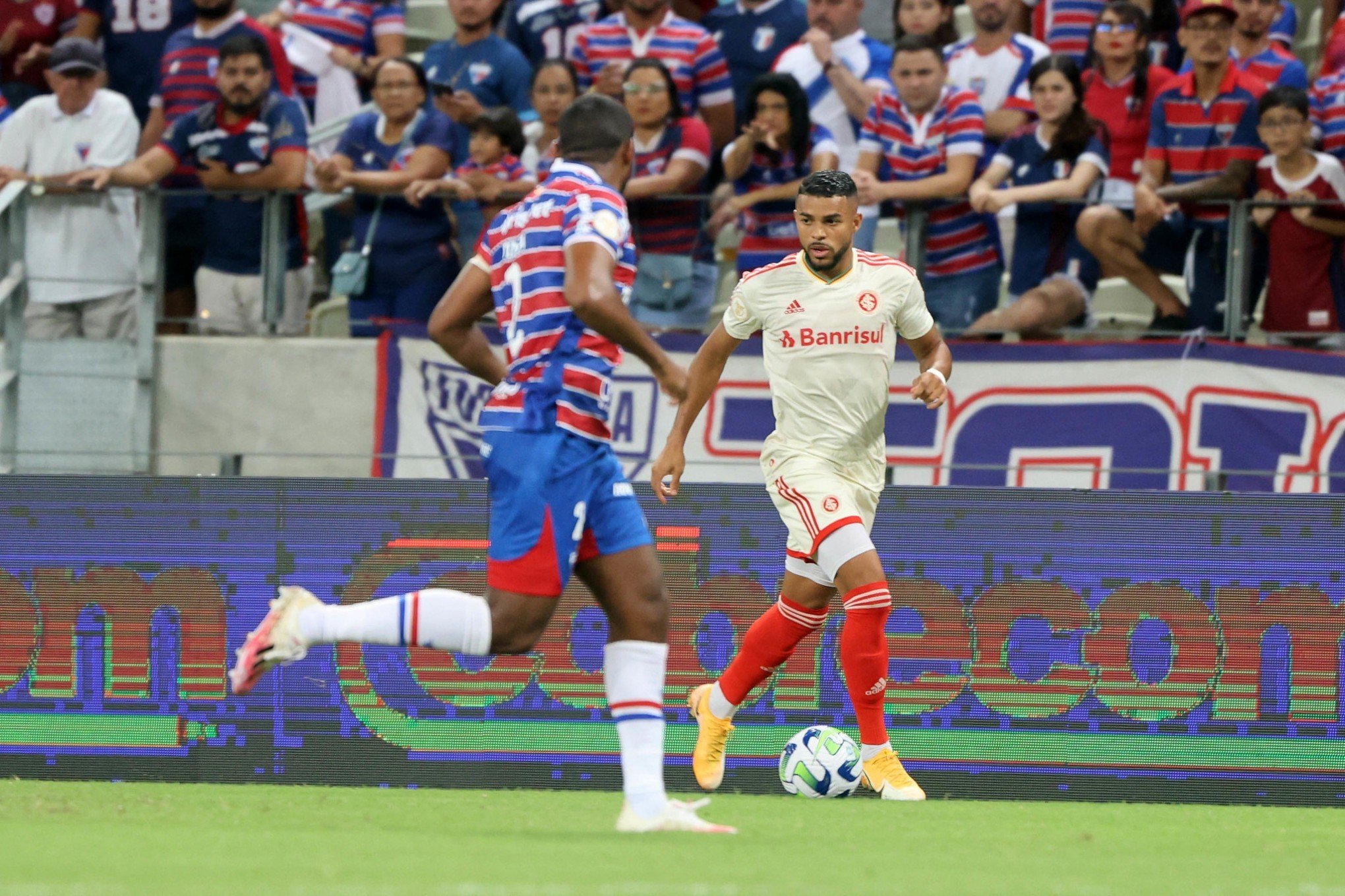 Em bom jogo, Fortaleza e Inter protagonizam 1º empate no Brasileirão