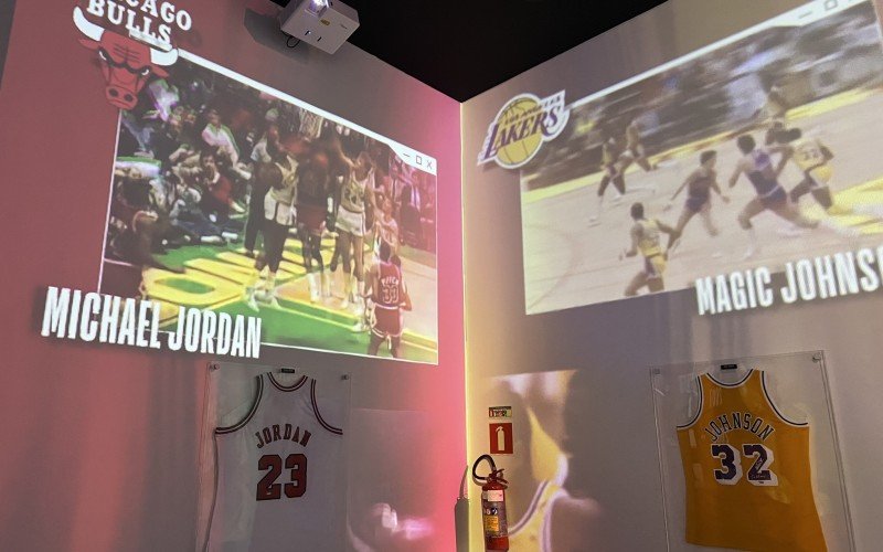 Regata autografada por Michael Jordan faz parte do acervo do museu do NBA Park