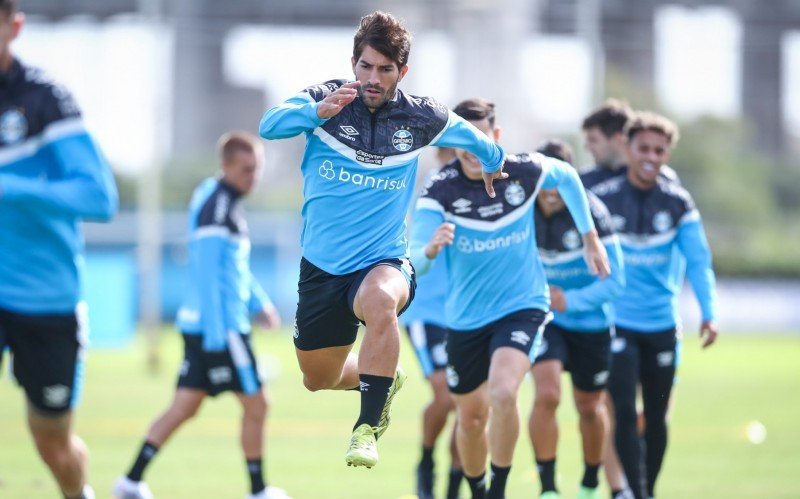 Lucas Silva se prepara para voltar ao time após lesão