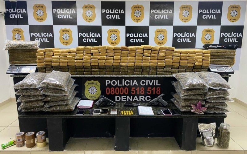Depósito com 170 quilos de drogas é descoberto e casal é preso na região metropolitana