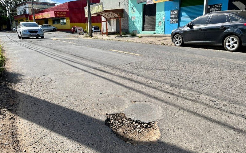 Buracos também são problema na Justino Camboim  