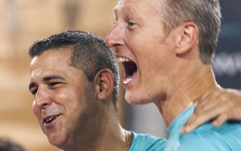 Dante e Gustavo Endres participarão de clÃnicas de vôlei