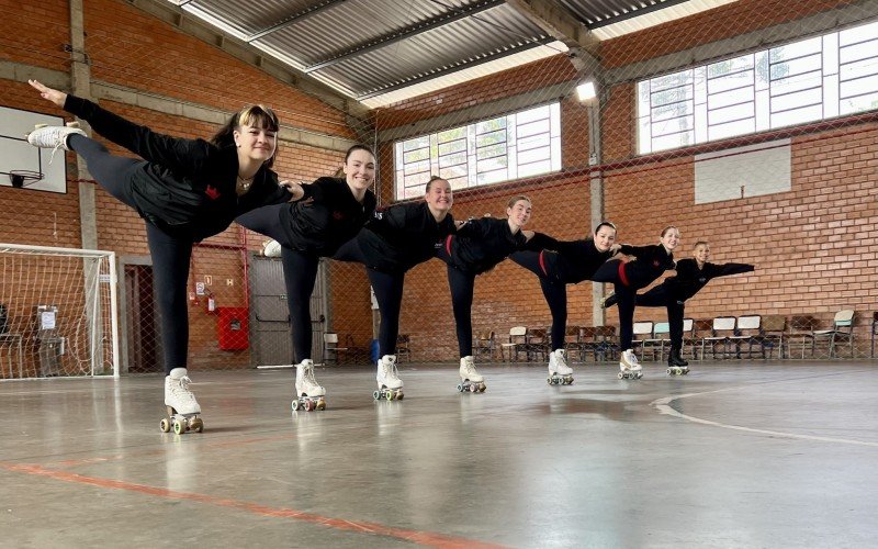 Delegação de Gramado que vai participar do campeonato de patinação artística