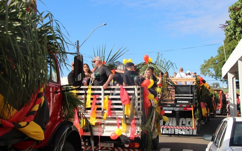Festwagen- Desfile dos caminhÃµes temÃ¡ticos do Festival de Kerb de EstÃ¢ncia Velha 
