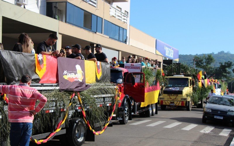 Festwagen- Desfile dos caminhÃµes temÃ¡ticos do Festival de Kerb de EstÃ¢ncia Velha 