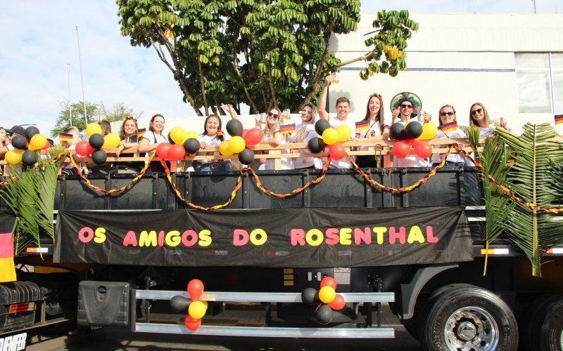 Festwagen- Desfile dos caminhÃµes temÃ¡ticos do Festival de Kerb de EstÃ¢ncia Velha 