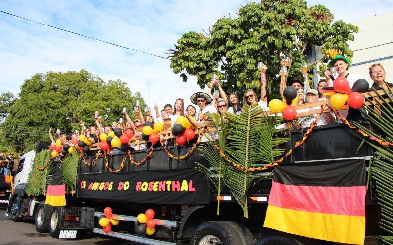 Festwagen: desfile dos caminhões temáticos do Festival de Kerb de Estância Velha 