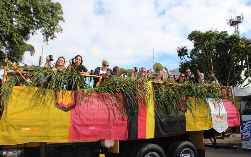 Festwagen- Desfile dos caminhÃµes temÃ¡ticos do Festival de Kerb de EstÃ¢ncia Velha 