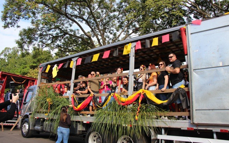 Festwagen- Desfile dos caminhÃµes temÃ¡ticos do Festival de Kerb de EstÃ¢ncia Velha 