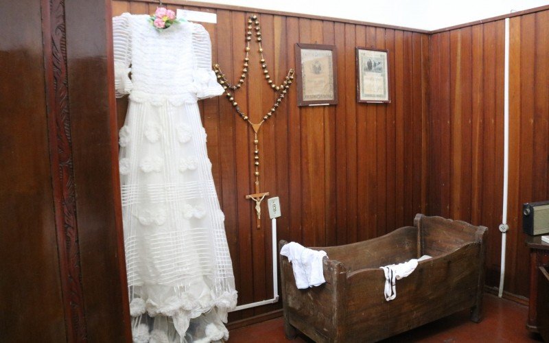 Quarto com mÃ³veis do sÃ©culo 19