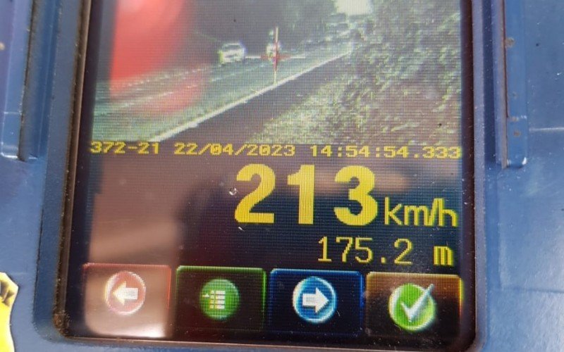 Motociclista é flagrado a mais de 200 km/h em trecho da free way