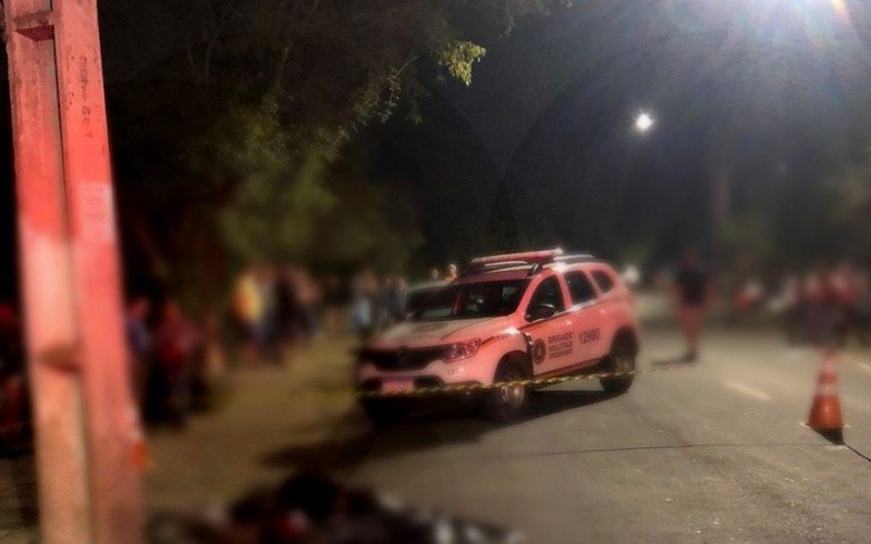Jovem morre após bater motocicleta em poste em avenida de Montenegro
