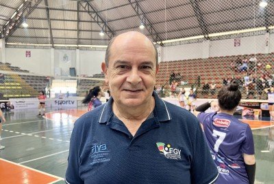 Presidente da Federação Gaúcha de Voleibol, Carlos Cimino, na 1ª Copa Gramado de Voleibol Amador