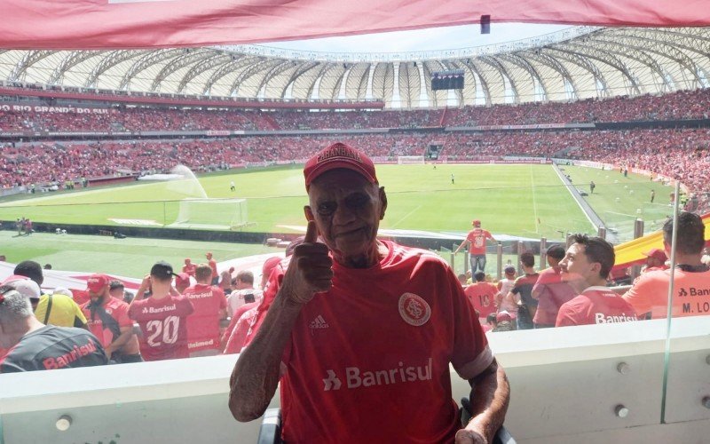 Saiba quem é o torcedor pé-quente de 109 anos que esteve na vitória do Inter sobre o Flamengo