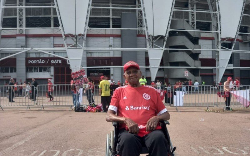 Adelino esteve no Beira-Rio pela primeira vez neste domingo e viu a vitÃ³ria do colorado