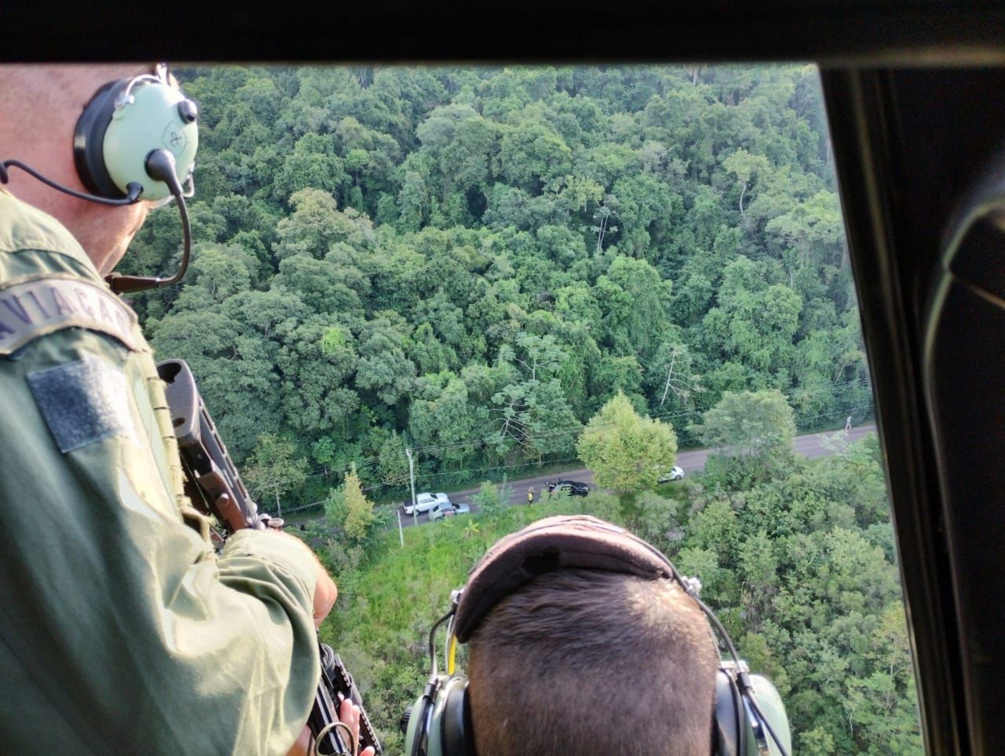 BUSCAS AÉREAS: Homens invadem casa de bombeiro e roubam armas no Vale do Paranhana