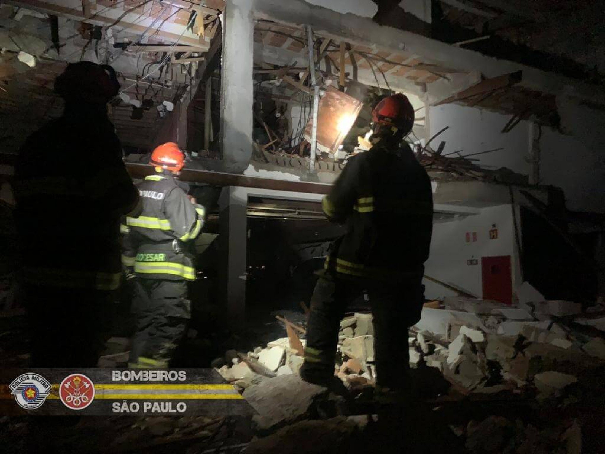 VAZAMENTO DE GÁS: Veja os estragos causados por explosão em condomínio
