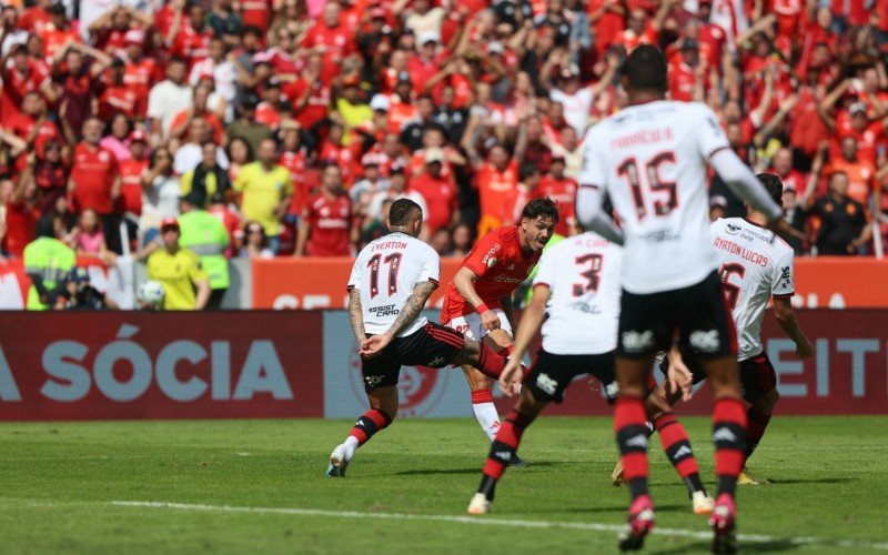 Mauricio acertou o ângulo de Santos para virar o jogo