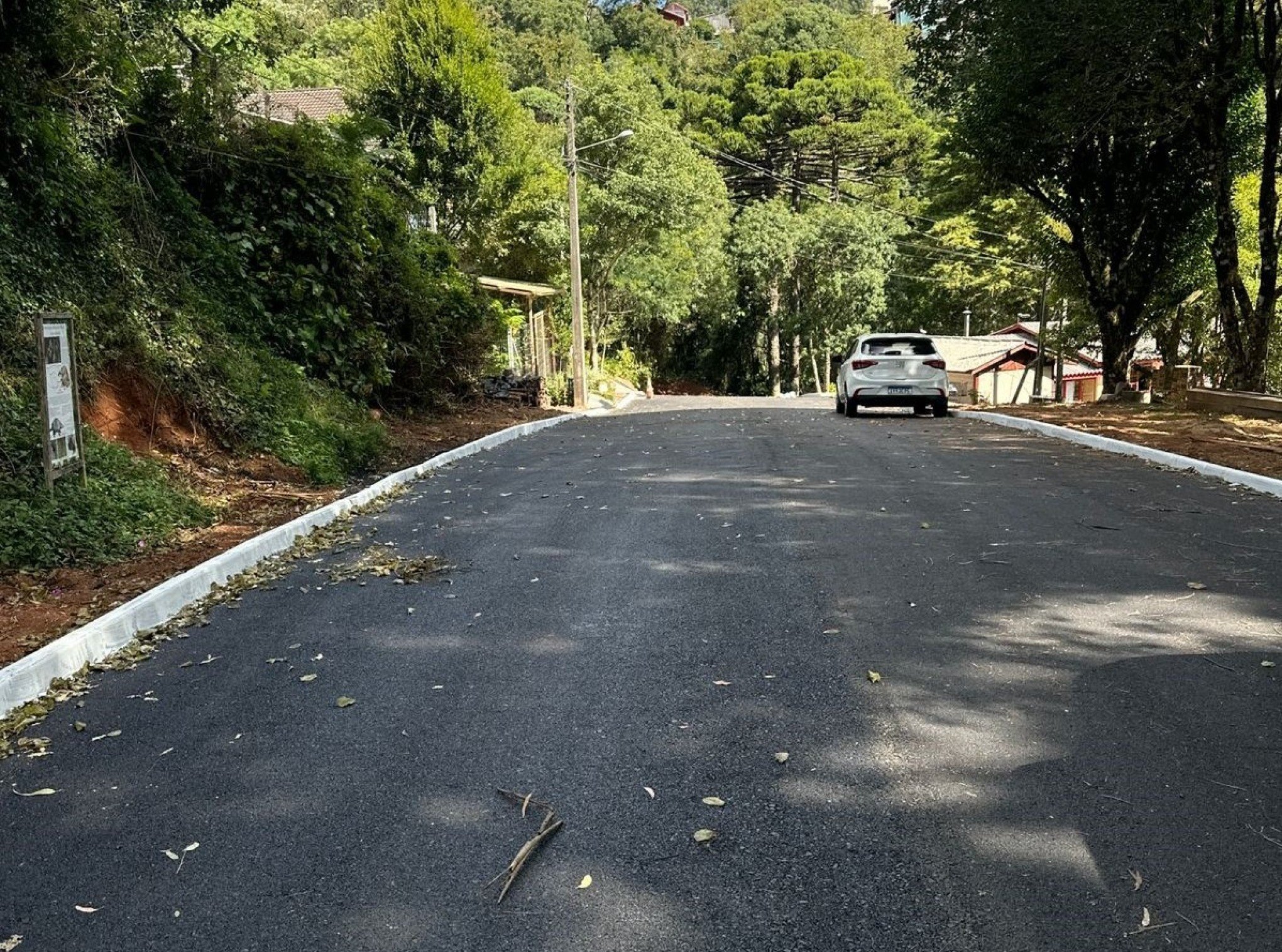 Pavimentação da Rua José Mario de Castro, no bairro Pórtico I em Gramado, é concluída