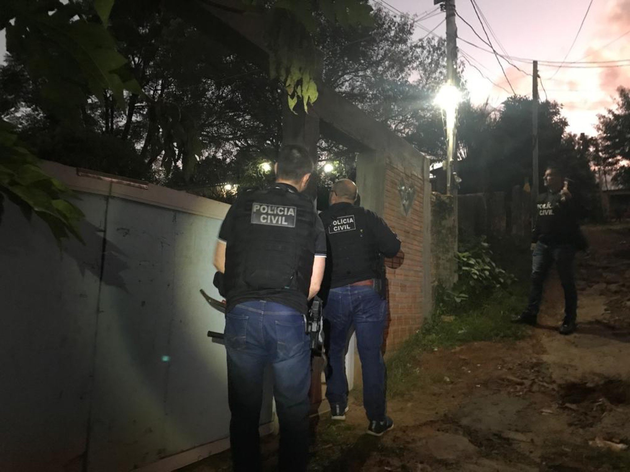 Investigados por ordenar e cometer homicídios são alvos de operação na região metropolitana