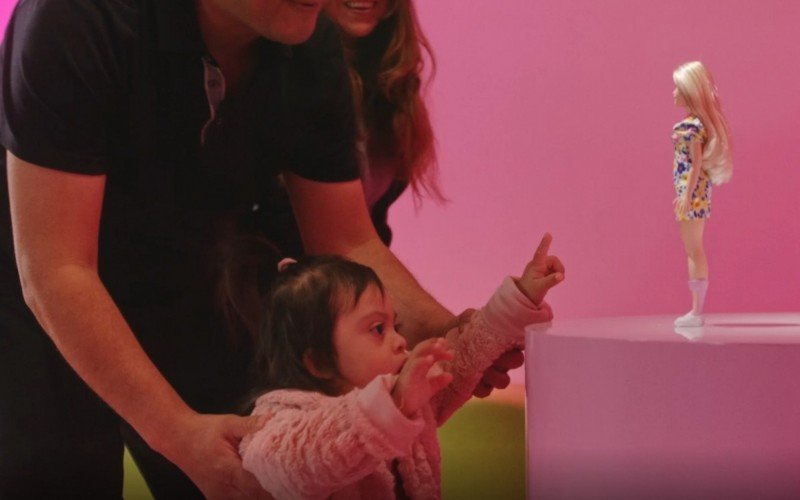 Barbie lança primeira boneca com sÃndrome de Down