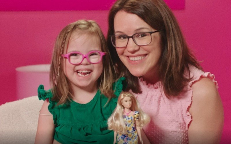 Barbie lança primeira boneca com sÃndrome de Down