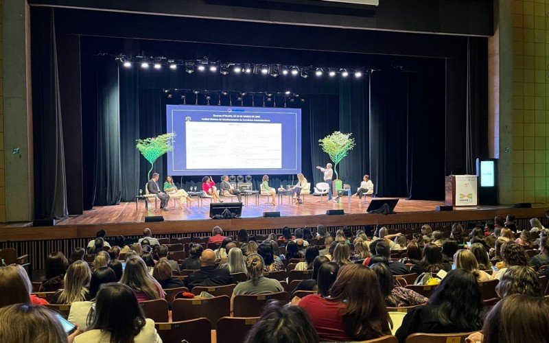FÃ³rum sobre EducaÃ§Ã£o em Novo Hamburgo