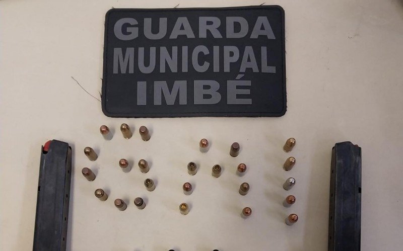 Pai de 81 anos dispara tiros de pistola contra a casa da própria filha após desentendimento