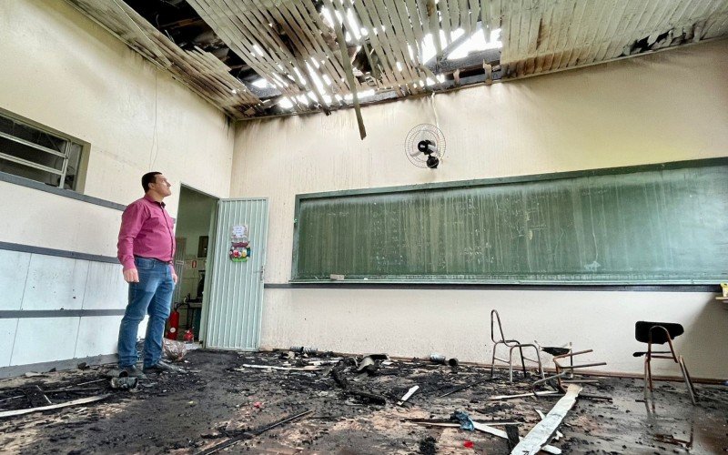 Aulas em escola incendiada em Capela de Santana serão retomadas só na semana que vem