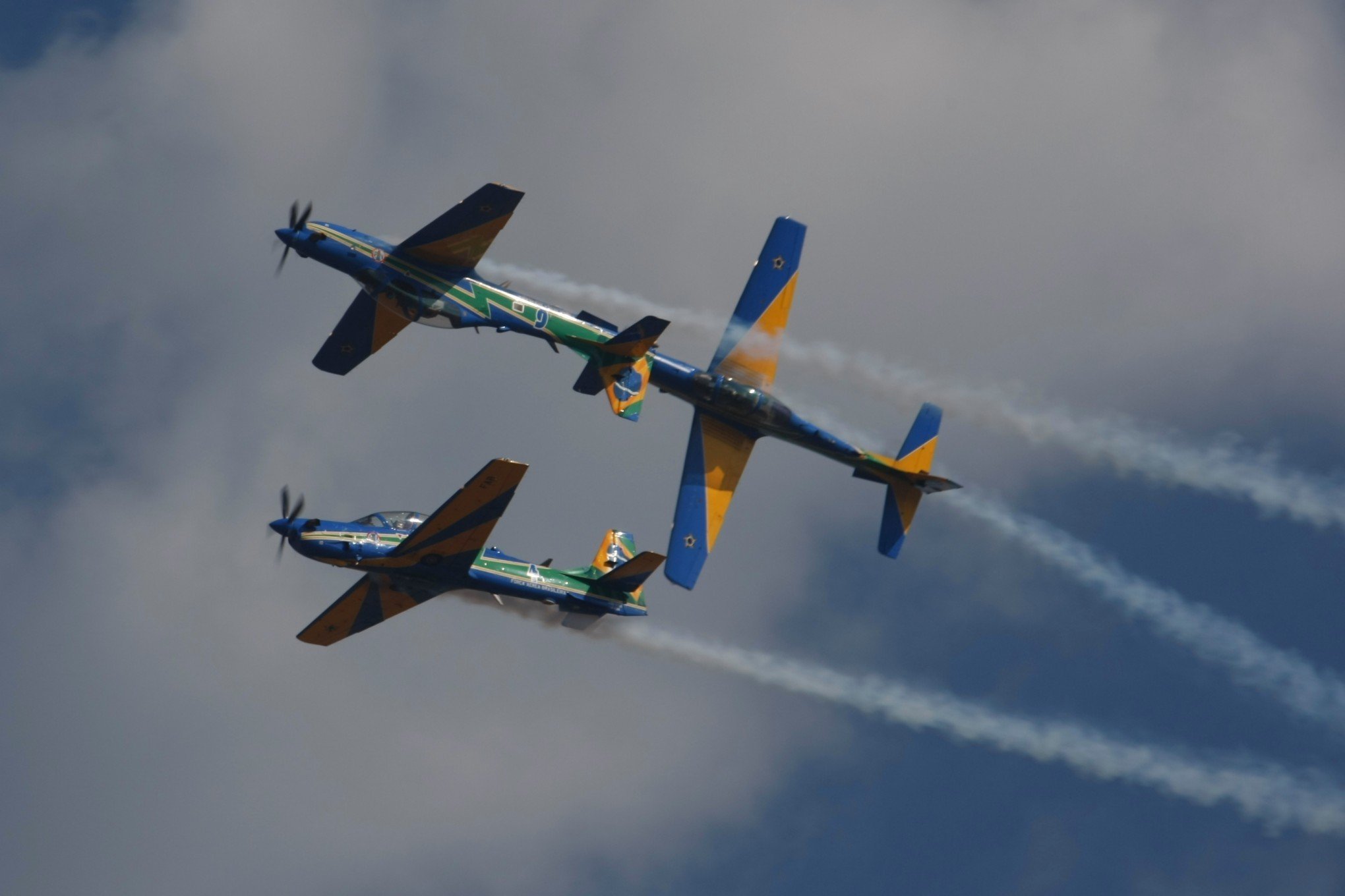 Pousados em Canoas, aviões da Esquadrilha da Fumaça farão apresentação em Novo Hamburgo