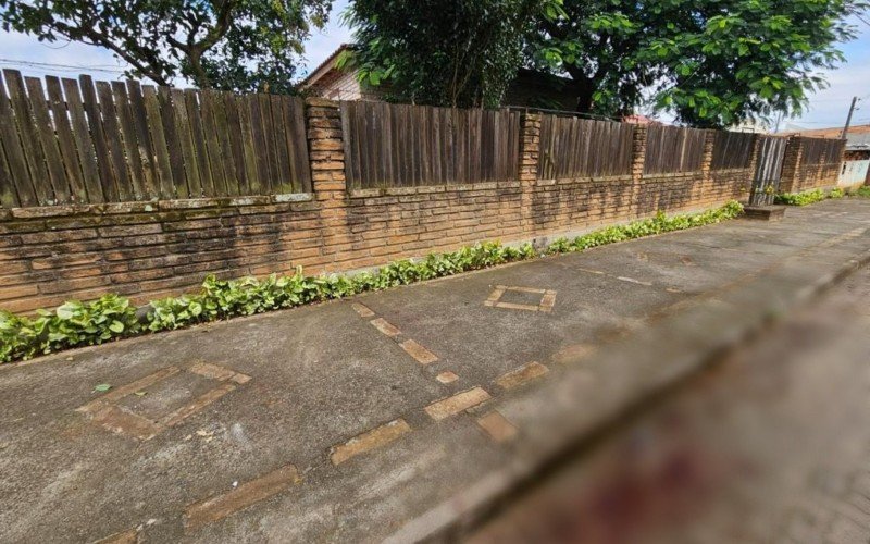 Casal é morto a facadas e pedradas em rua da região metropolitana