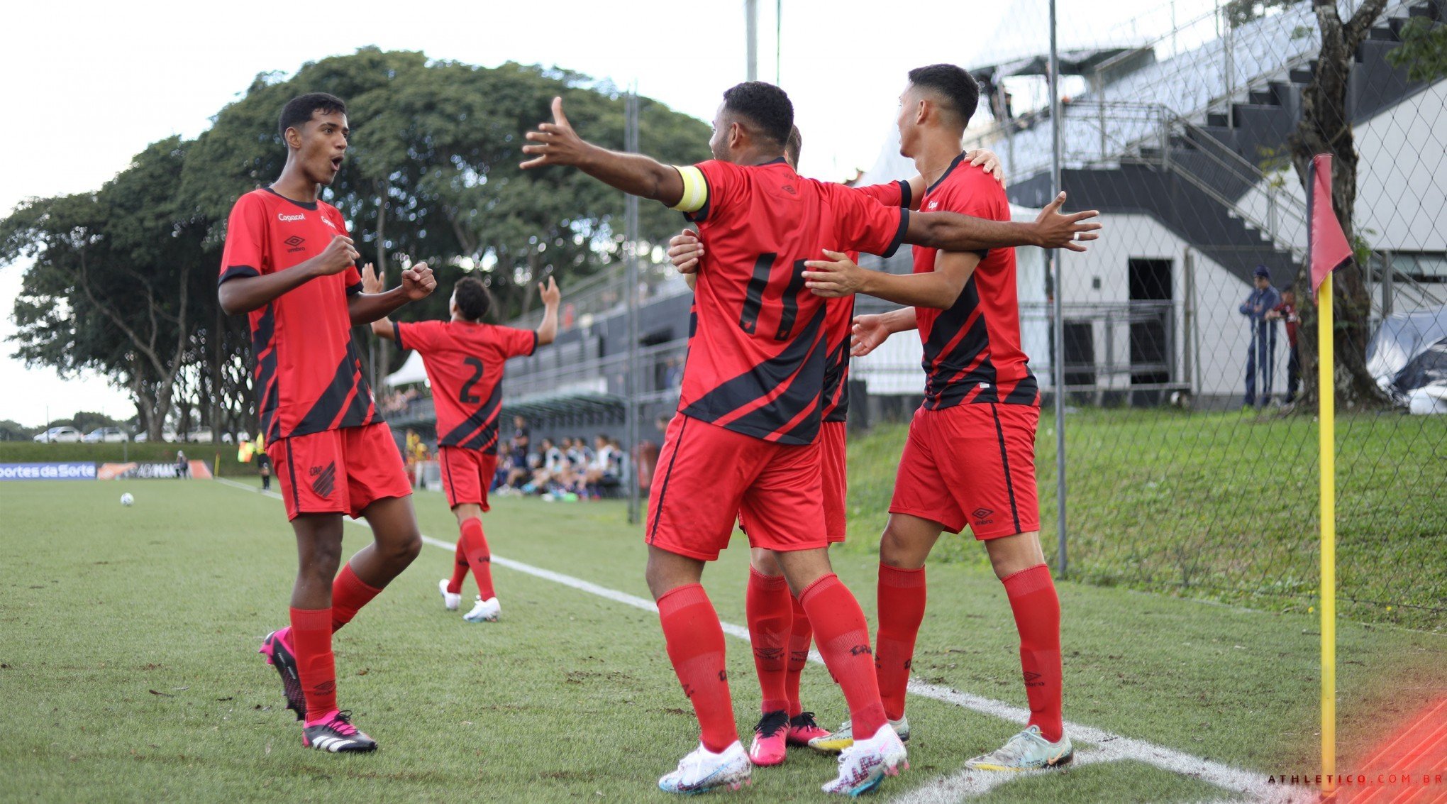 Gramadense perde por 7 a 0 para o Athletico-PR em jogo de ida pelas oitavas da Copa do Brasil