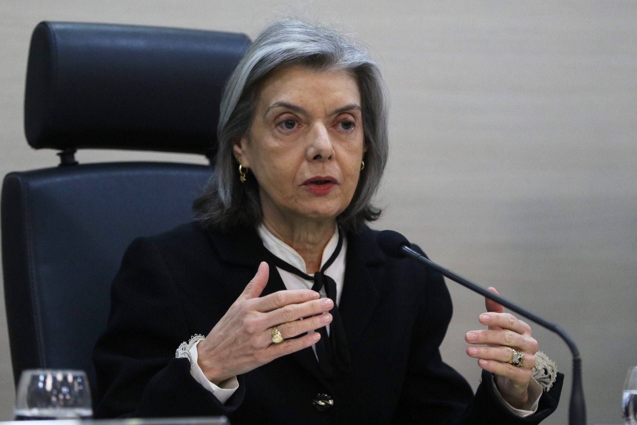 ELEIÇÕES: Cármen Lúcia destaca urna "segura e auditável" e pede voto "sem hostilidades"