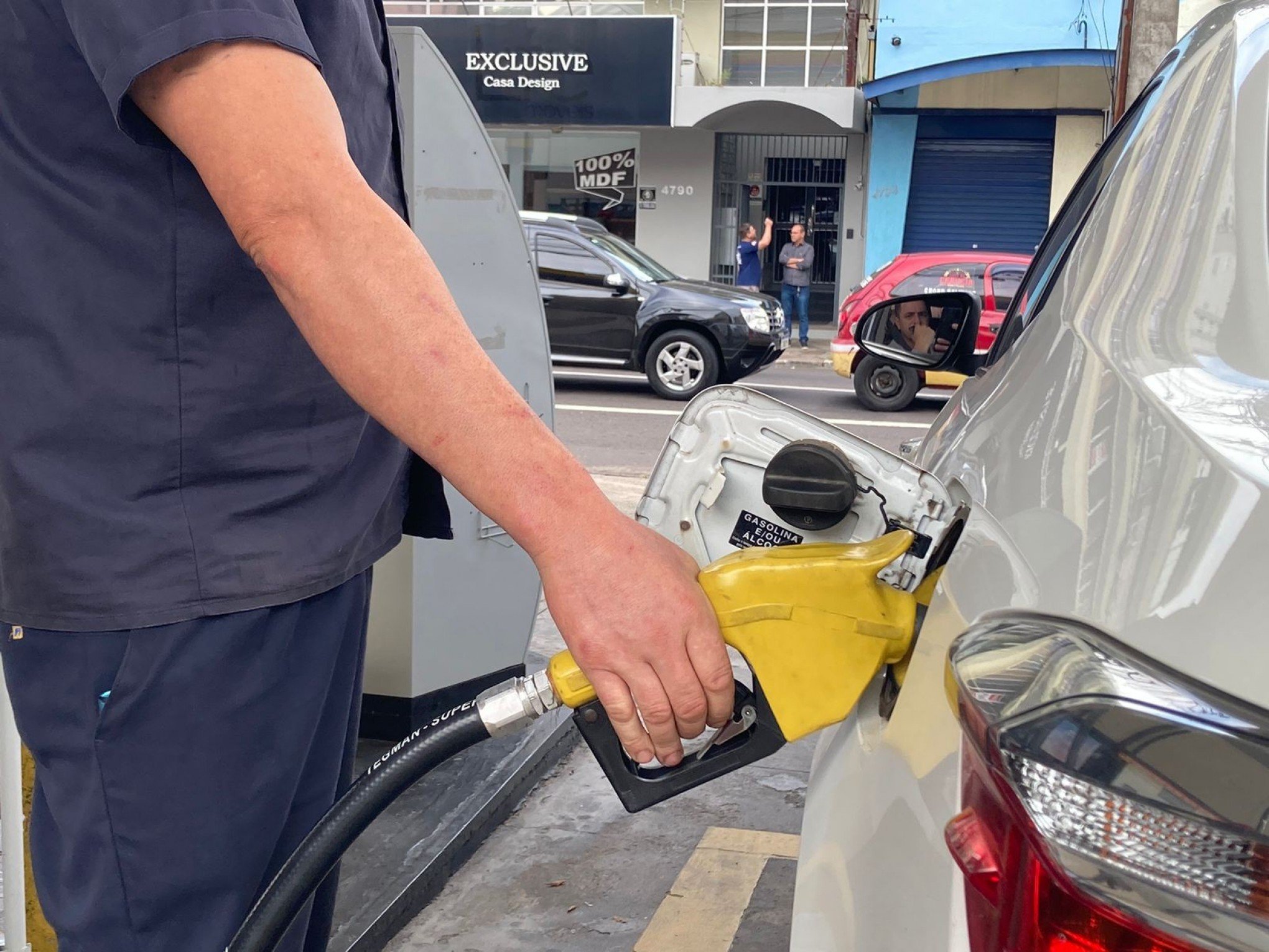 Após redução, gasolina volta a subir e alta na bomba assusta motoristas; veja o valor