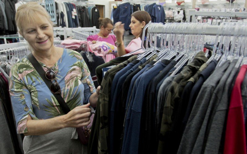 Estela Abreu diz estar em busca de promoções