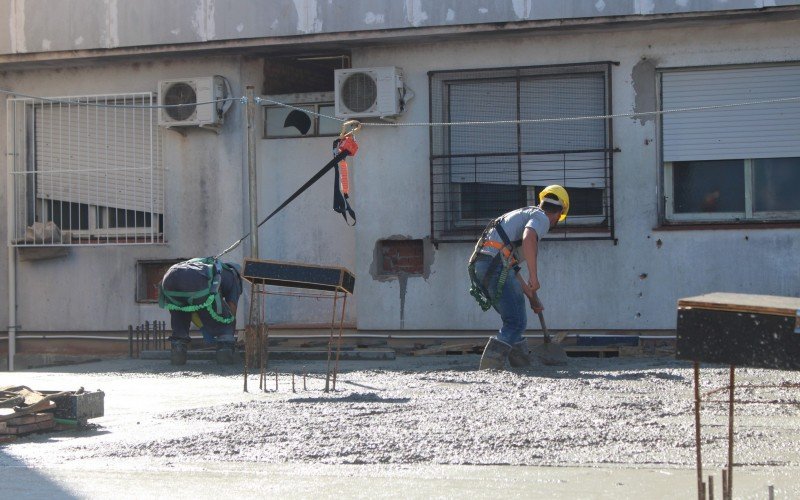 Obras Anexo 2 entram em fase de concretagem do primeiro piso
