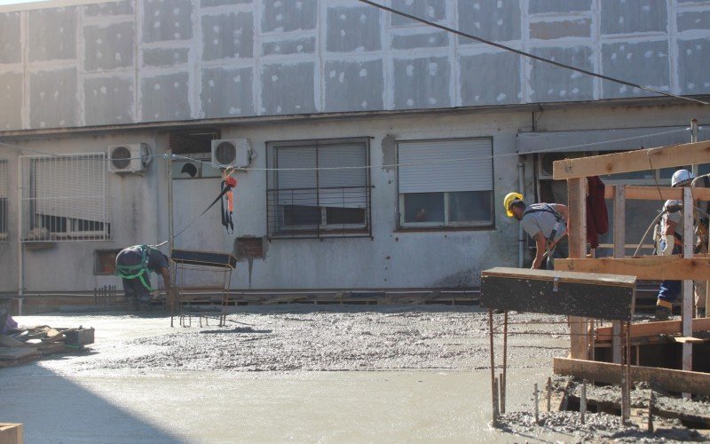 Obras Anexo 2 entram em fase de concretagem do primeiro piso