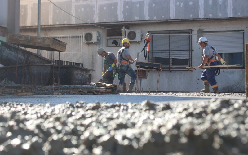 Obras Anexo 2 entram em fase de concretagem do primeiro piso