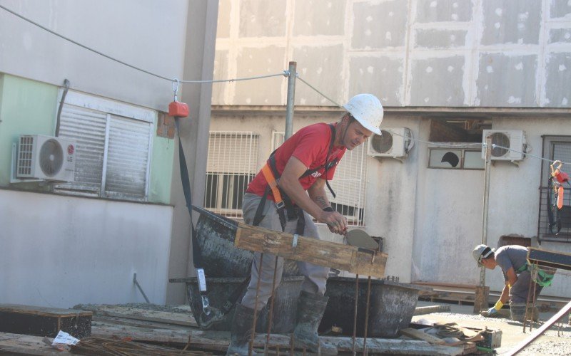 Obras Anexo 2 entram em fase de concretagem do primeiro piso