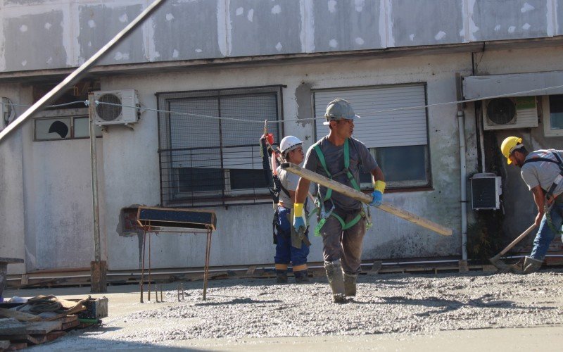 Obras Anexo 2 entram em fase de concretagem do primeiro piso