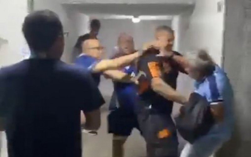 Vídeo mostra briga entre segurança do Inter e torcedores do CSA