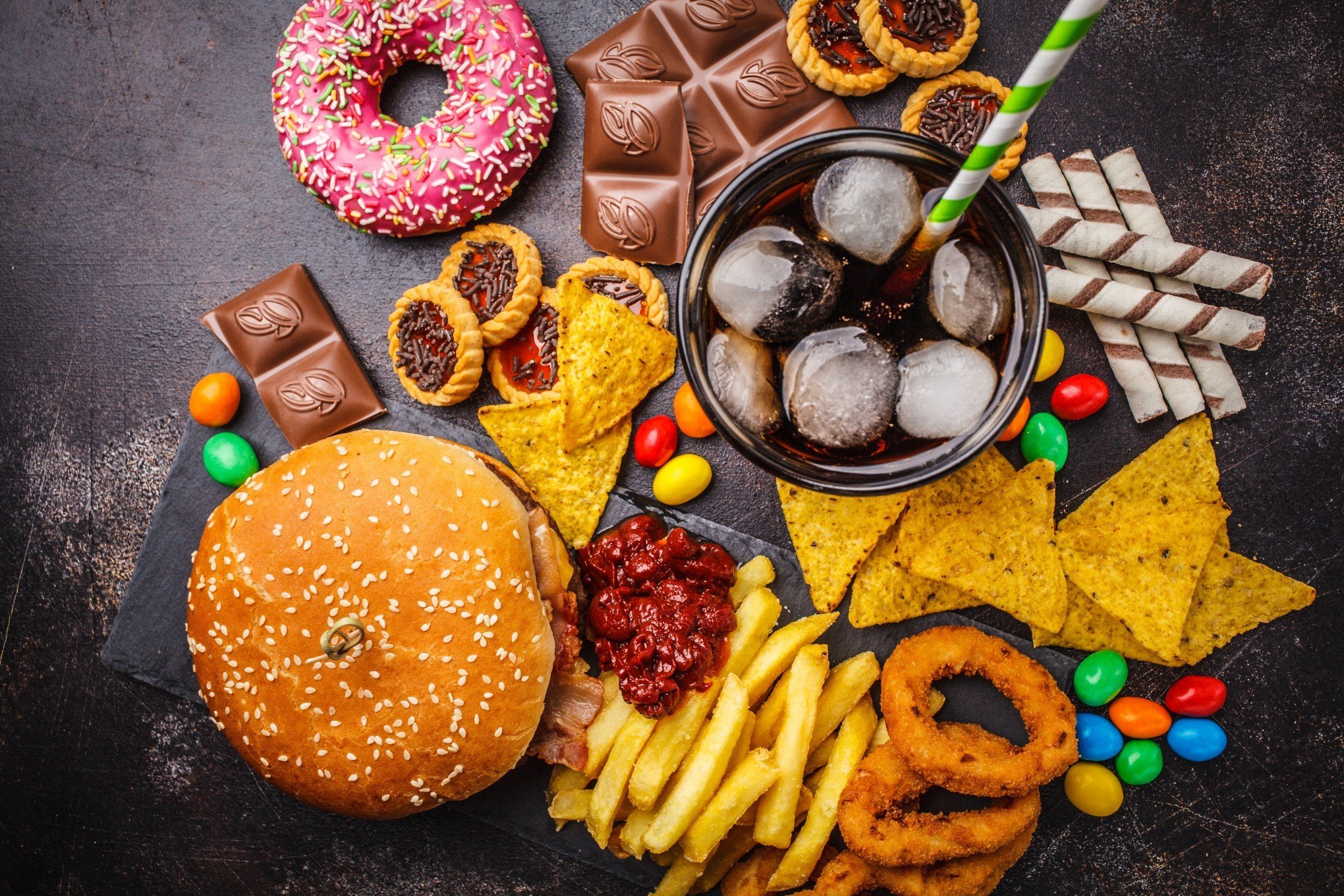 Países buscam alternativas para reter o consumo das junk foods; conheça