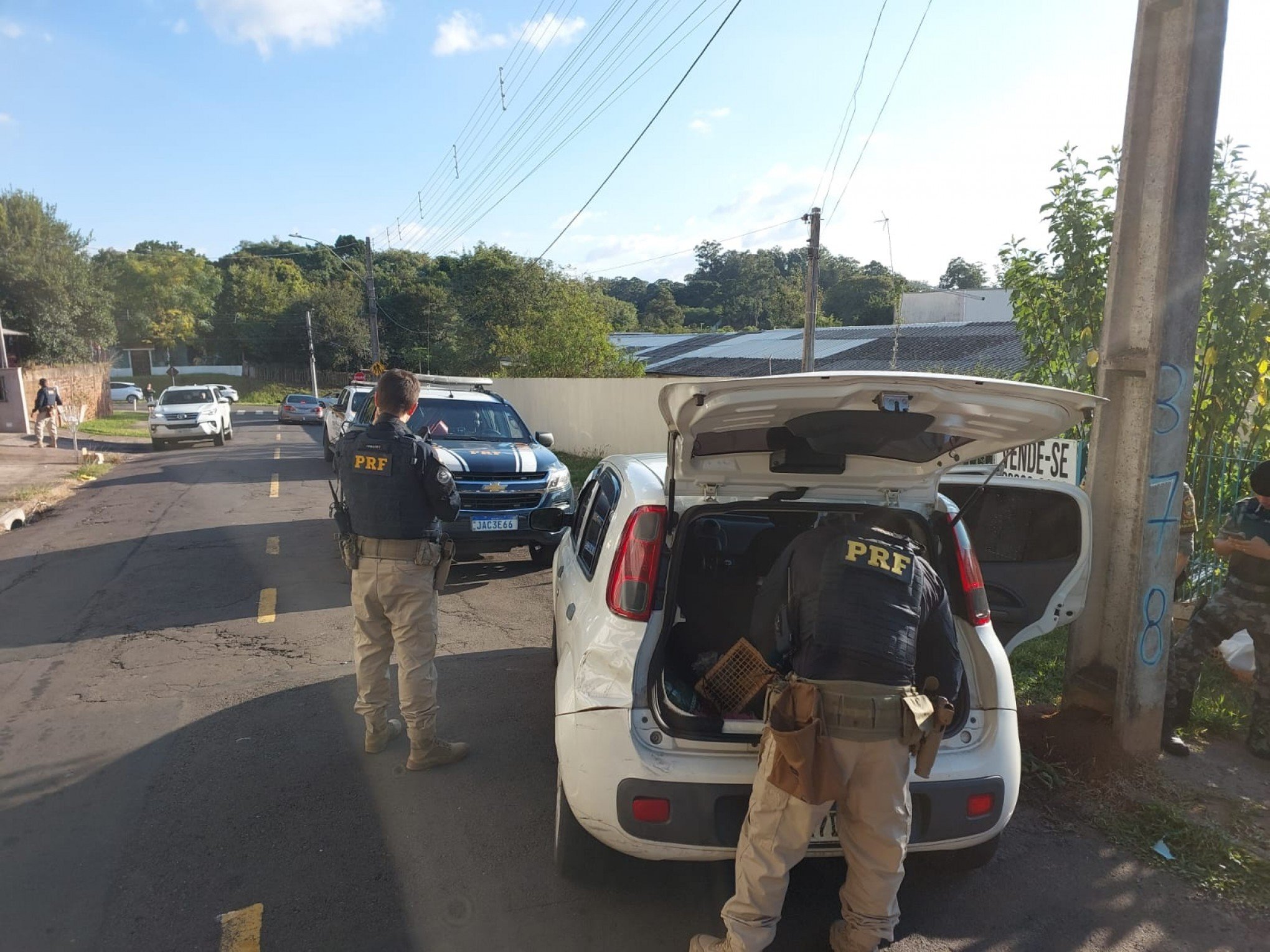 Três homens que furtaram residência em Gravataí são presos pela PRF em São Leopoldo
