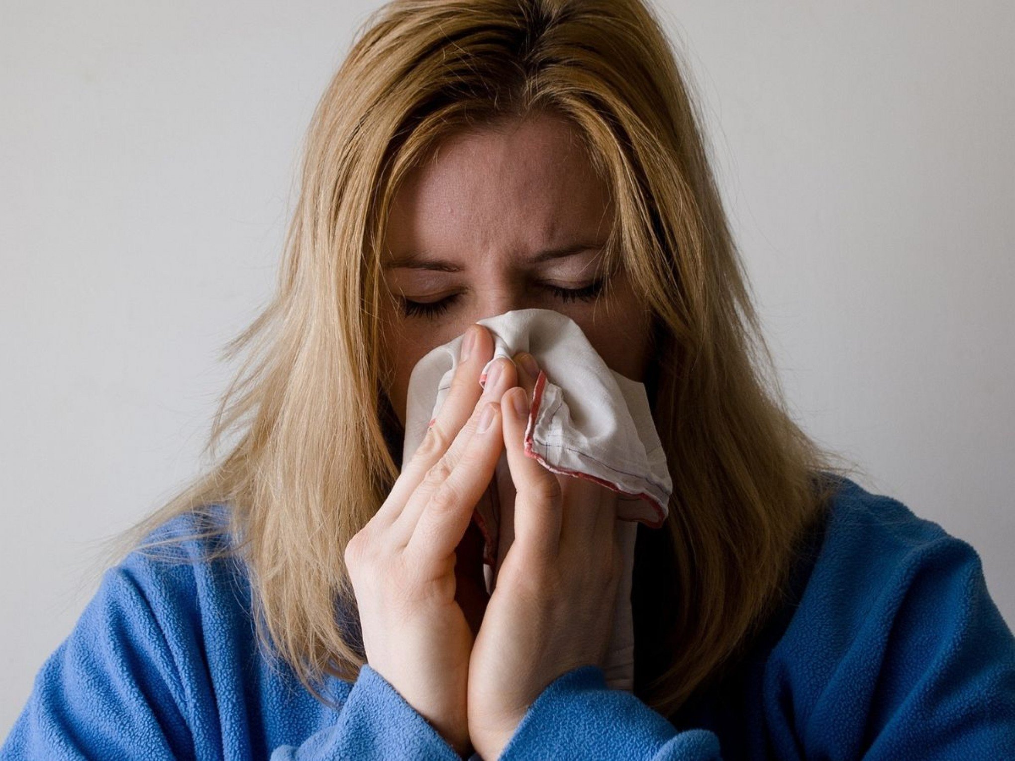 Saiba quais os principais sintomas da pneumonia e como diferenciar doença de resfriado, bronquite ou gripe