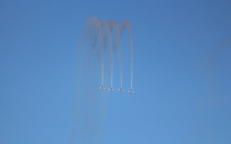 Show aéreo aconteceu na tarde deste sábado (29) em Novo Hamburgo