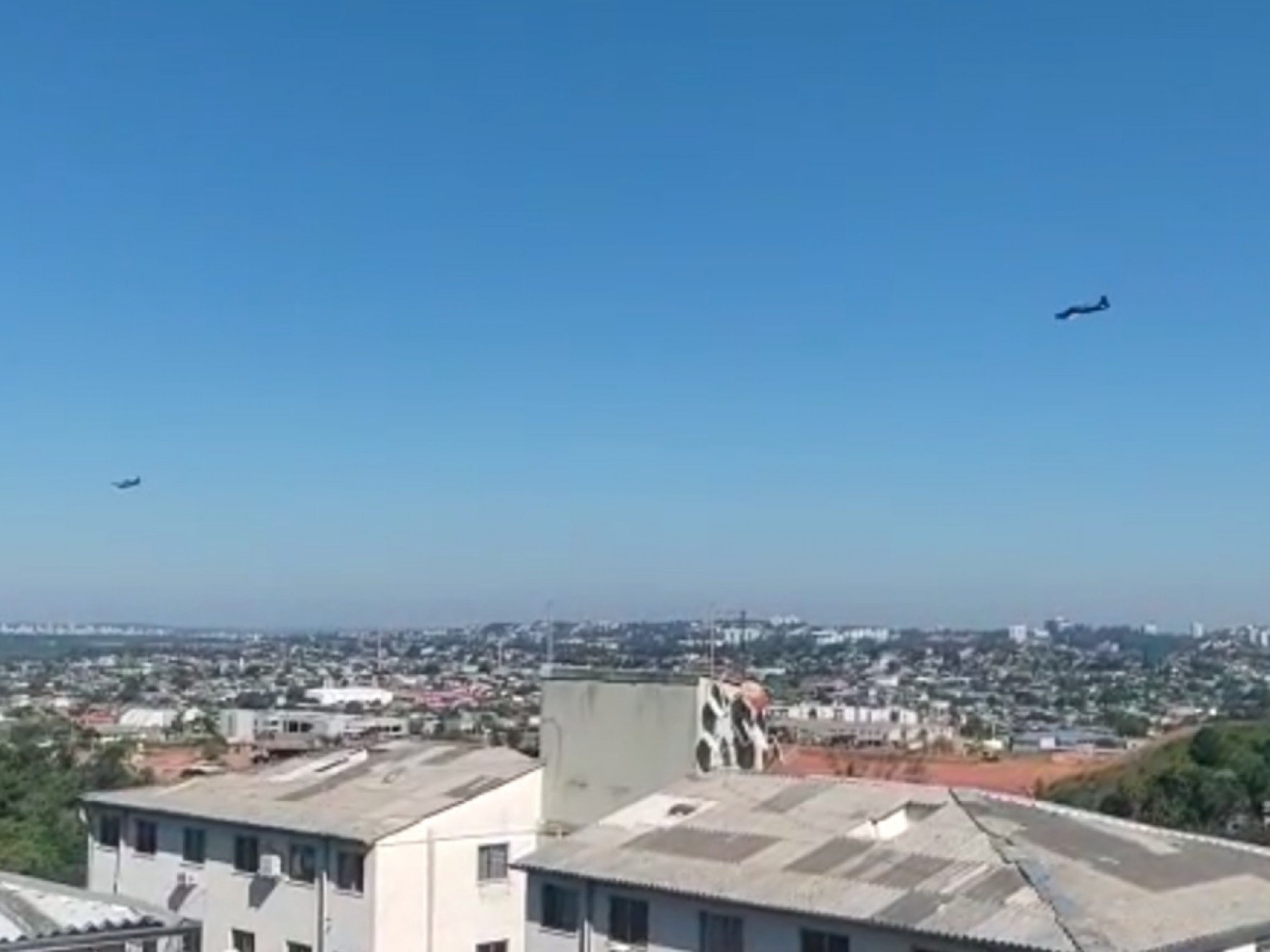 VÍDEO: Morador de Campo Bom grava passagem de aviões da Esquadrilha da Fumaça