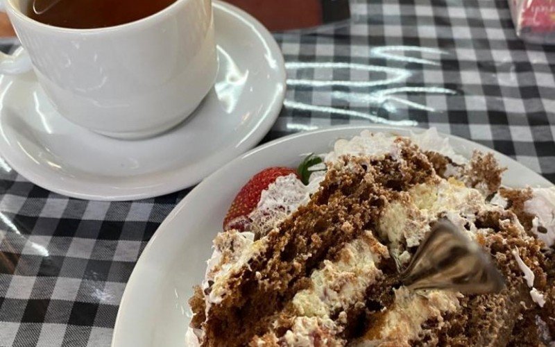 Chá e torta do kaffeehaus da Festa da Colônia