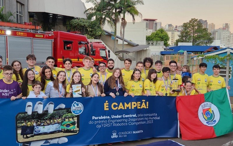 Time de robótica 1156 Under Control vence campeonato mundial e é recebido com festa em Novo Hamburgo